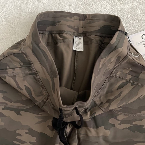 Zyia Green Camo Unwind Jogger, Medium (6-8) - Picture 16 of 16